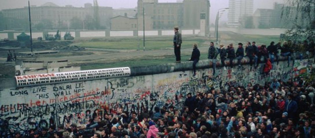 Two Jewish Berlins, Divided by the Wall – The Forward