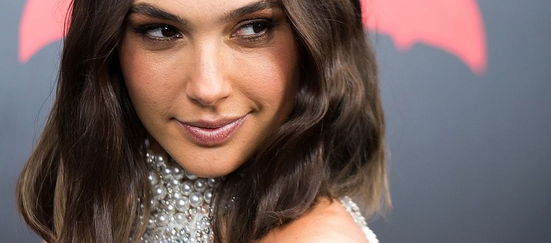 Gal Gadot Voices Herself On 'The Simpsons' 30th Season ...