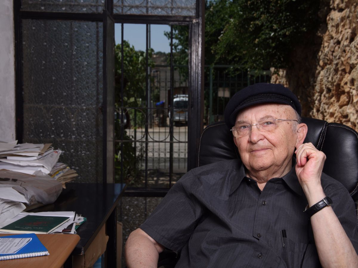 How Aharon Appelfeld Found His Home In Hebrew The Forward