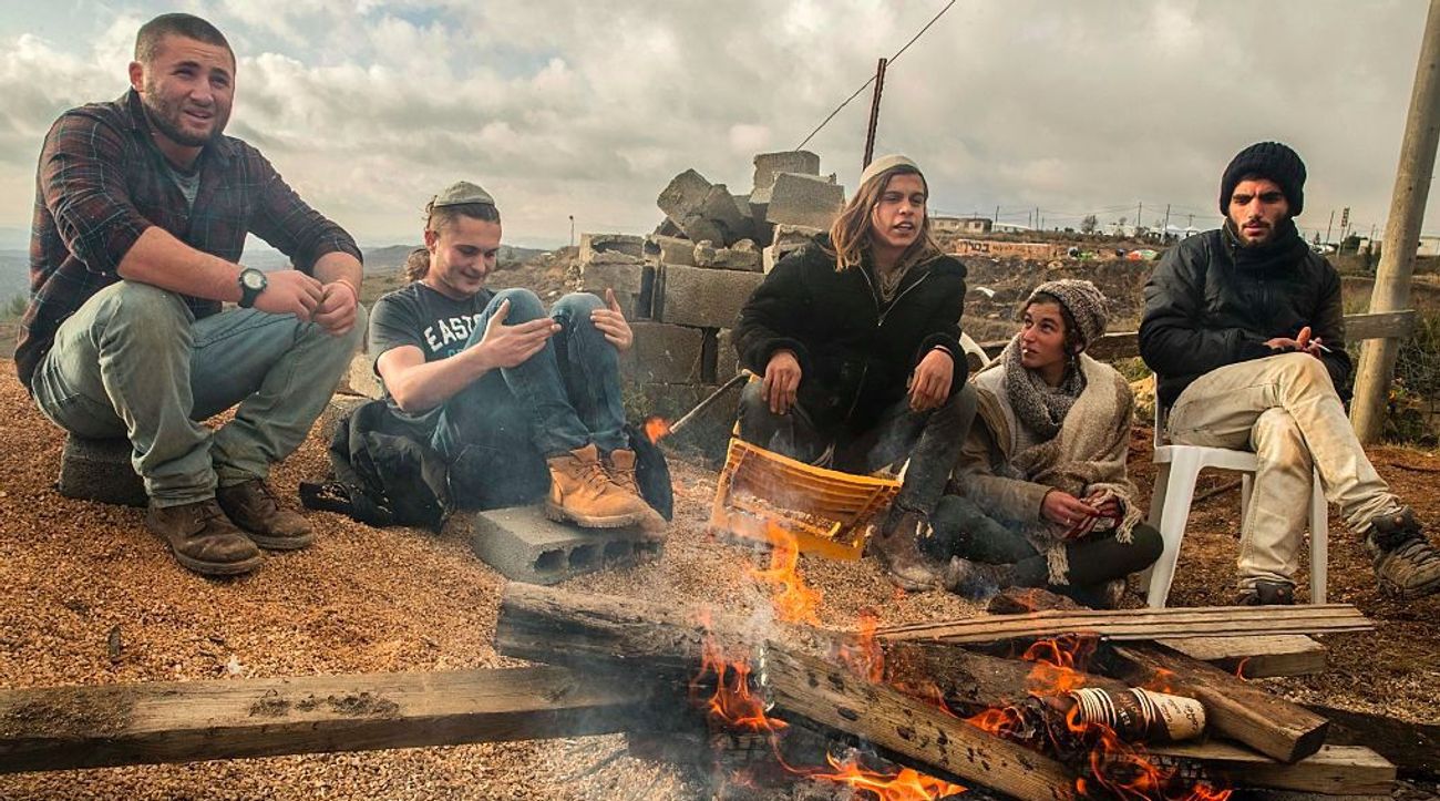 Palestinian Claims to Amona Relocation Site Halt Evacuation Plan