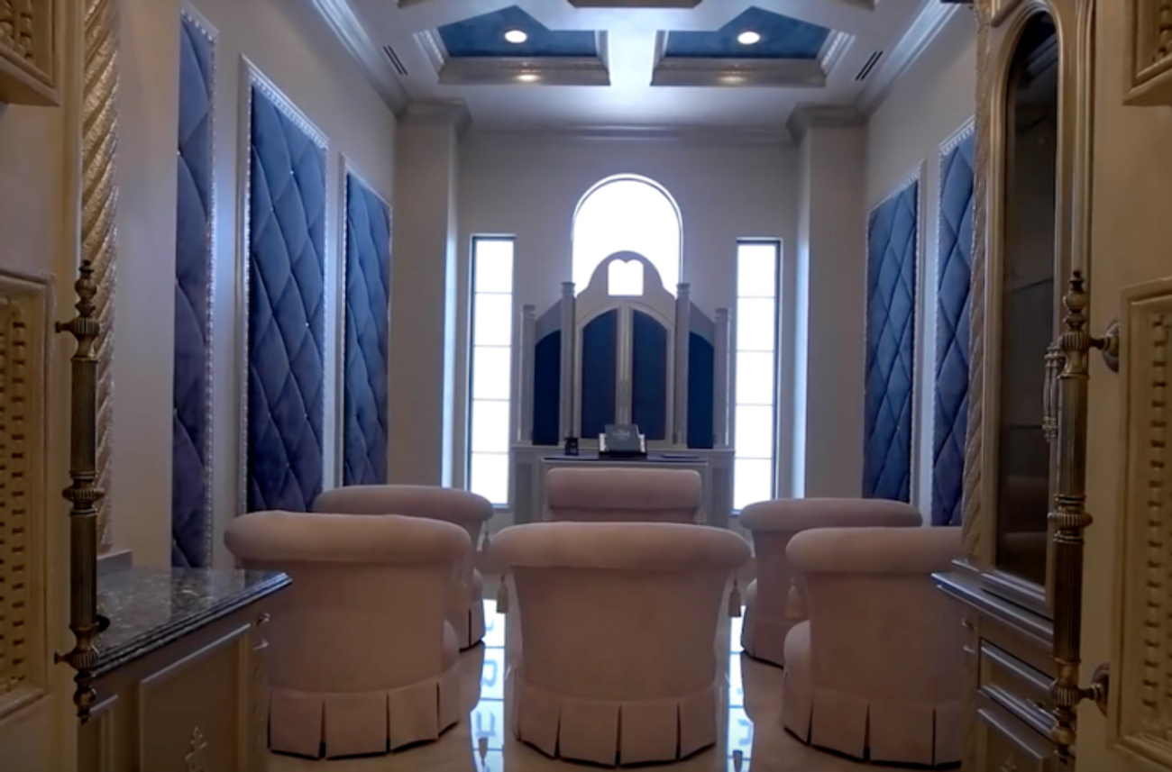 NFL Star Antonio Brown’s Mansion Has A Synagogue In It
