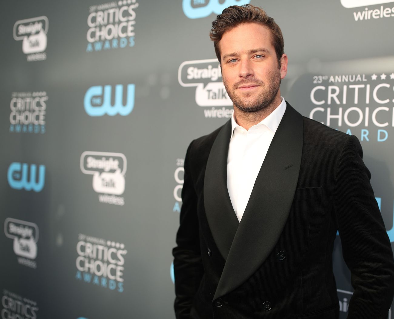 Armie Hammer insults Buzzfeed reporter on Twitter