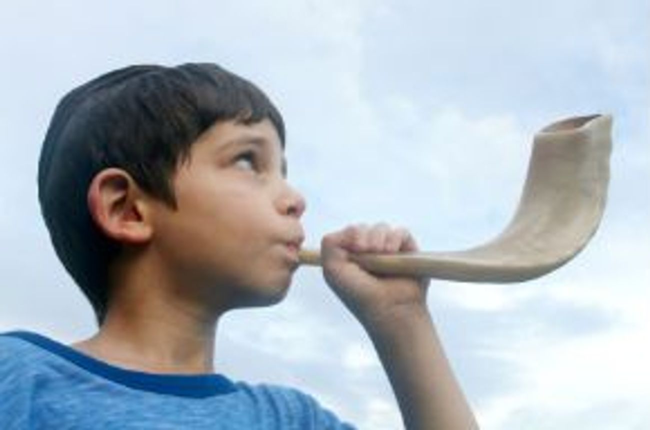Toronto Day School Blasts Shofar World Record The Forward