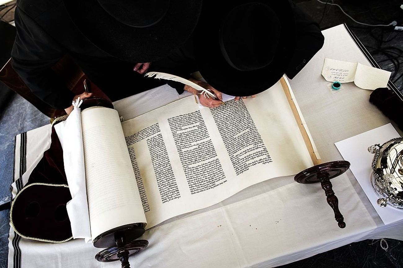 Saying Goodbye To The Torah Scribe Of Washington Heights The Forward