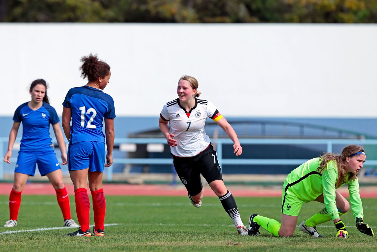 Alyson Gerber’s YA Heroine Confronts Scoliosis