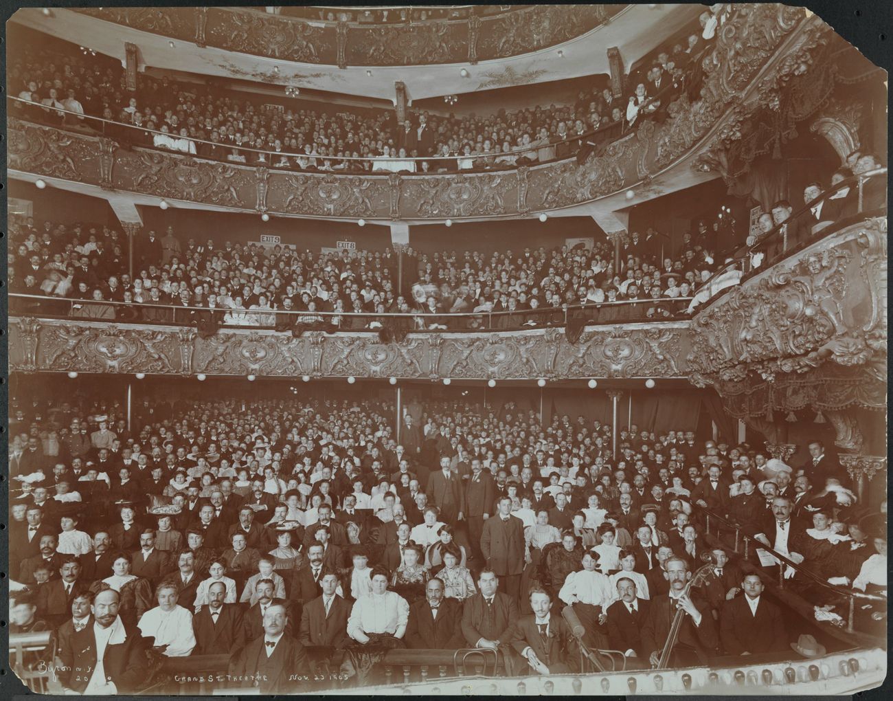 Exploring Yiddish Theater, From the Cheap Seats to Backstage – The