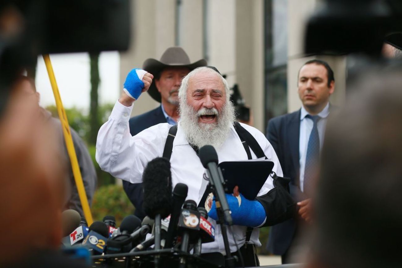 Agent Rabbi Poway Rabbi Urged Border Patrol Agent To Pray Armed