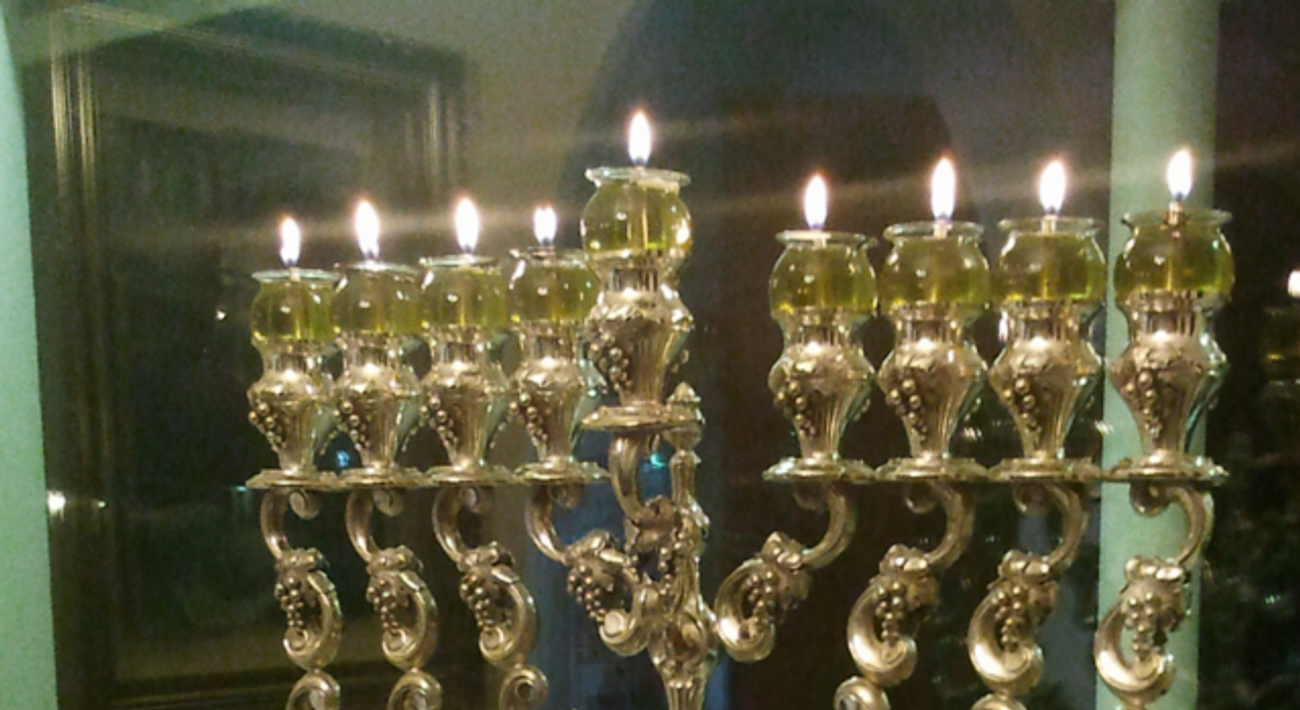 Hanukkah Candle Lighting Returns to Polish Presidential Palace The