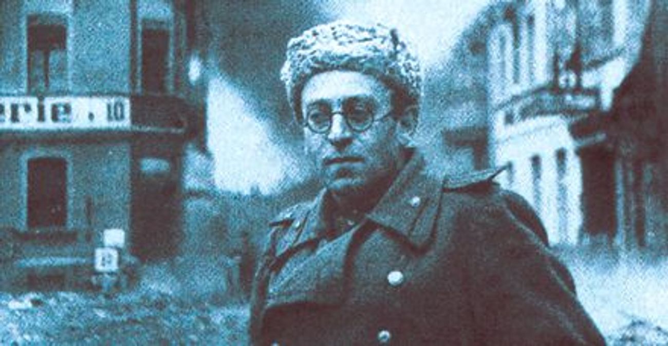 Charlie Carver shares new photos with Leslie Grossman, Isaac Powell, and  Ned Martel from “American Horror Story: NYC.” #AHSNYC, image size:1300x674