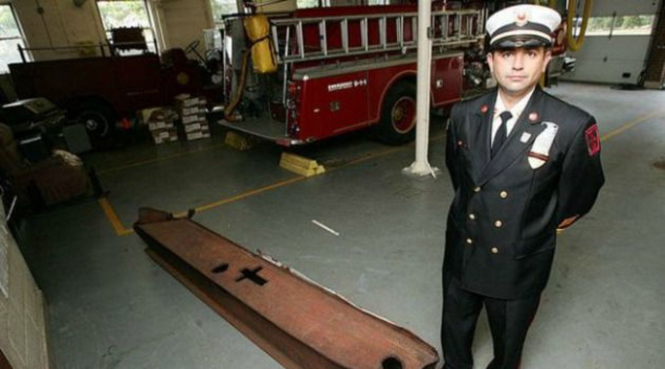 Jewish Firefighter Wants To Display 9/11 Cross – The Forward