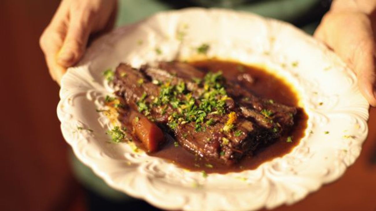VIDEO: How to Make the Best Boozy Brisket – The Forward