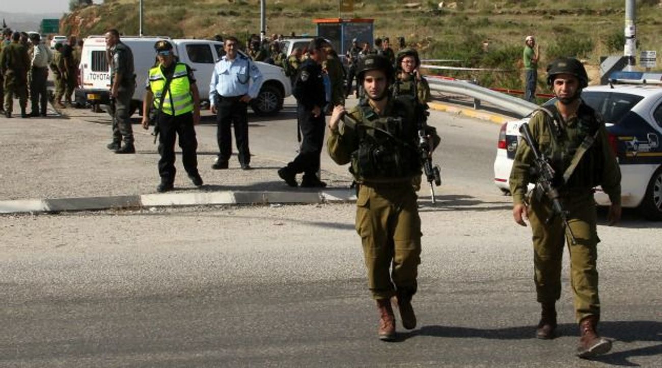 Jewish Settler Stabbed and Shot Dead by Palestinian at West Bank Bus ...