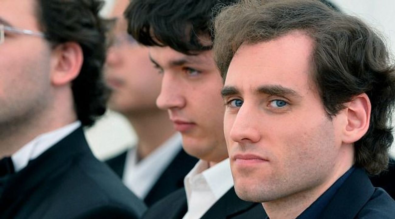 Israeli Virtuoso Benjamin Giltburg Wins Piano Contest Despite Shocking ...