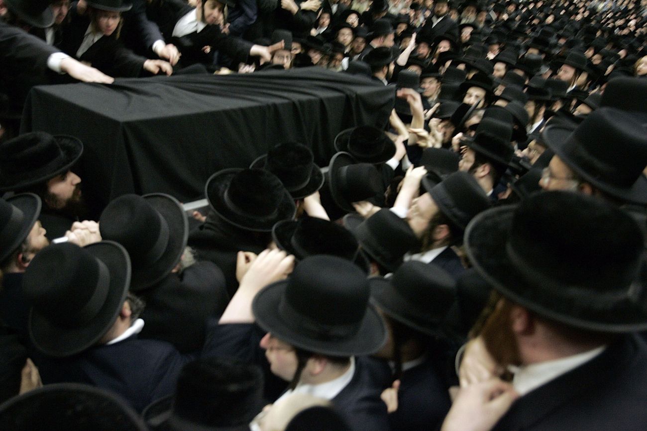 How A Satmar Dynasty Handled a Crisis Of Succession The Forward