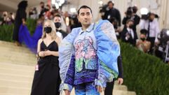 Dan Levy boasts a map-based outfit. by the Forward
			