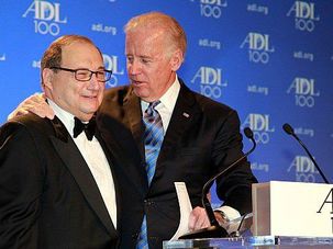 Abe Foxman Says Wave Of Anti-Semitic Hate Is No ‘Crisis’ — And Jews Should Lay Off Trump by the Forward