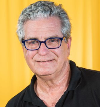 Big Apple Circus Neil Kahanovitz Recalls Trapeze Days The Forward Big Apple Circus Neil Kahanovitz Recalls Trapeze Days The Forward