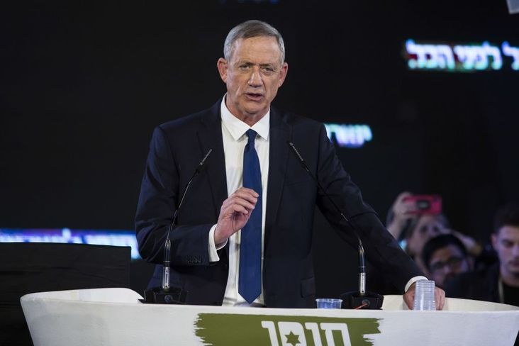Former IDF Chief of Staff Benny Gantz speaks to supporters in a campaign event on January 29, 2019 in Tel Aviv, Israel.