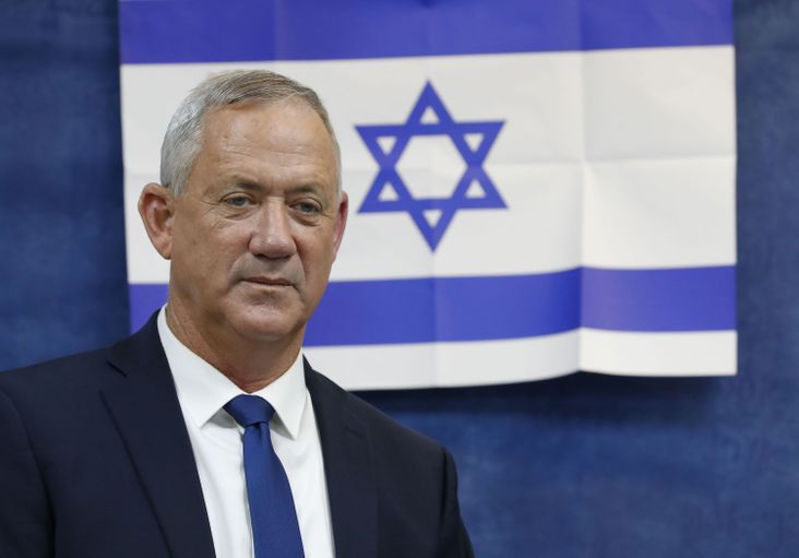 Benny Gantz casts his ballot during Israel's parliamentary election, September 17, 2019.