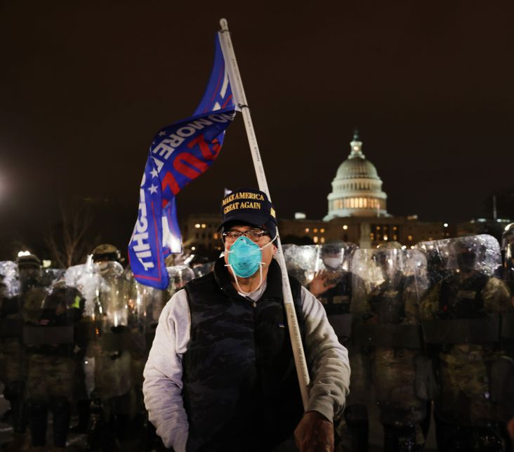 D.C. police before the U.S. Capitol