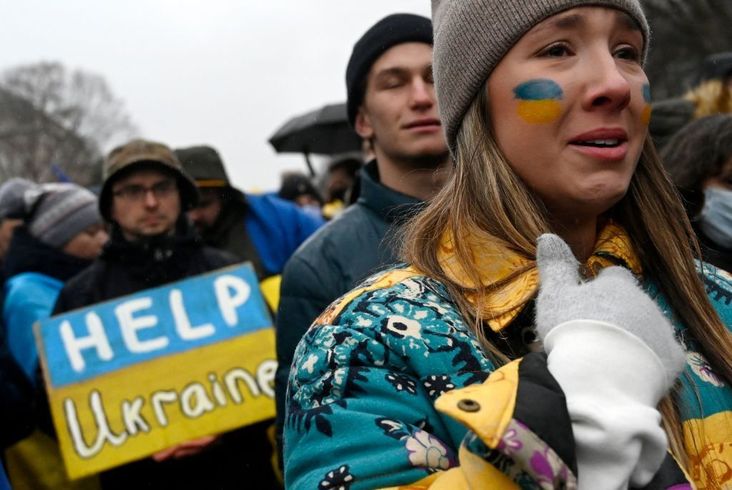 A woman becomes emotional as demonstrators protest in support of Ukraine in front of the White House, in Washington, DC, on February 24, 2022. (AFP via Getty Images)