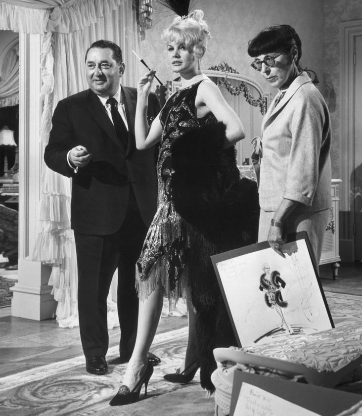 Carroll Baker and Edith Head on the set of "Harlow."