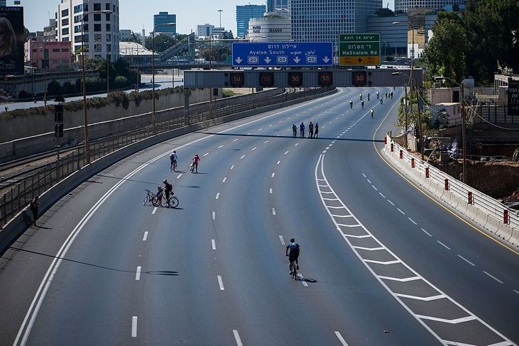 Cyclists in the Tel Aviv streets on Yom Kippur.