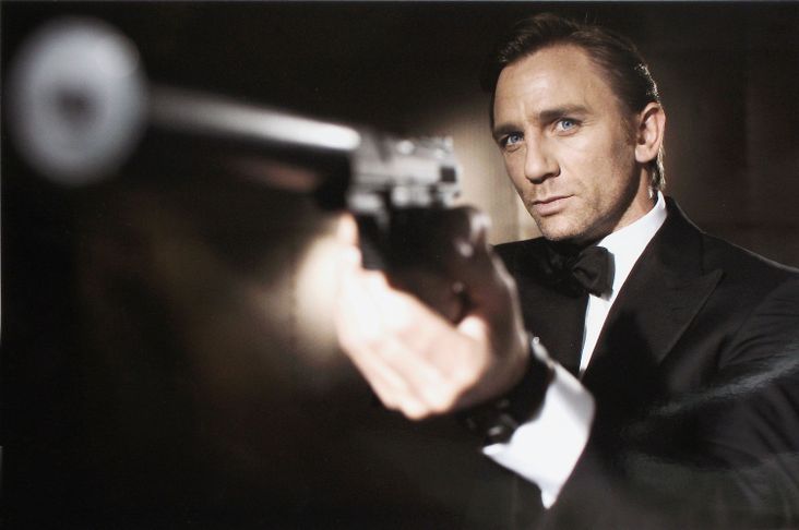 Daniel Craig totes an imposing looking weapon in a promotional photo for the James Bond film "Casino Royale."