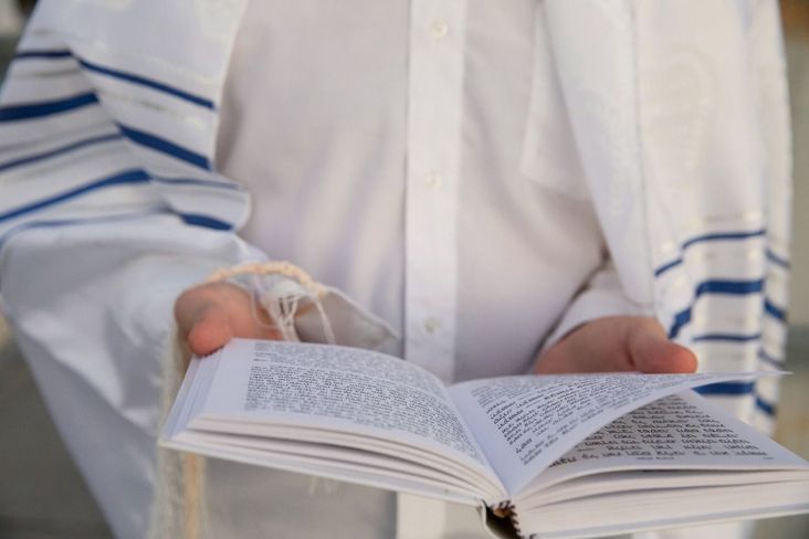 A Jewish man praying during services. (iStockPhoto)