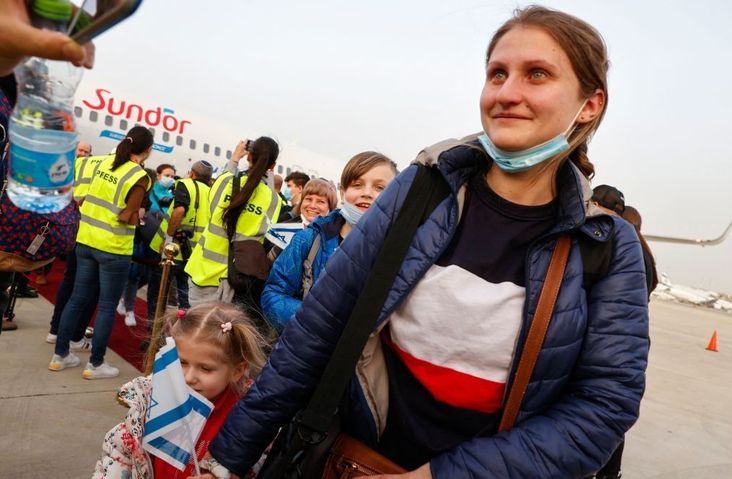 Passengers fleeing the Russian invasion disembark at Ben Gurion Airport