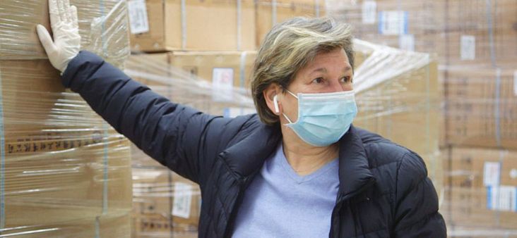 Weingarten unloads personal protective equipment the AFT procured for members on the frontlines of the pandemic, amid widespread shortages.