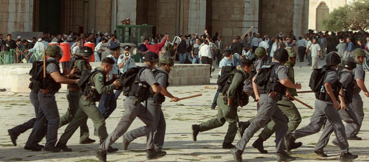 Israeli troops outside the Al-Aqsa mosque