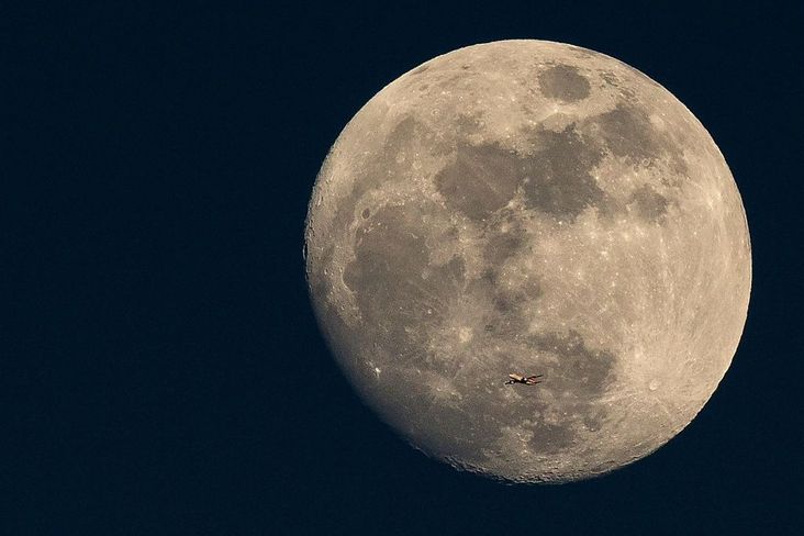 Israel space program set to land on the moon.